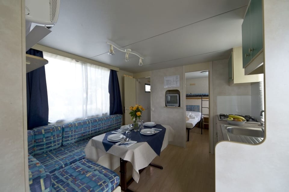 Mobile Home | Living area | 49-cm flat-screen TV with digital channels, TV