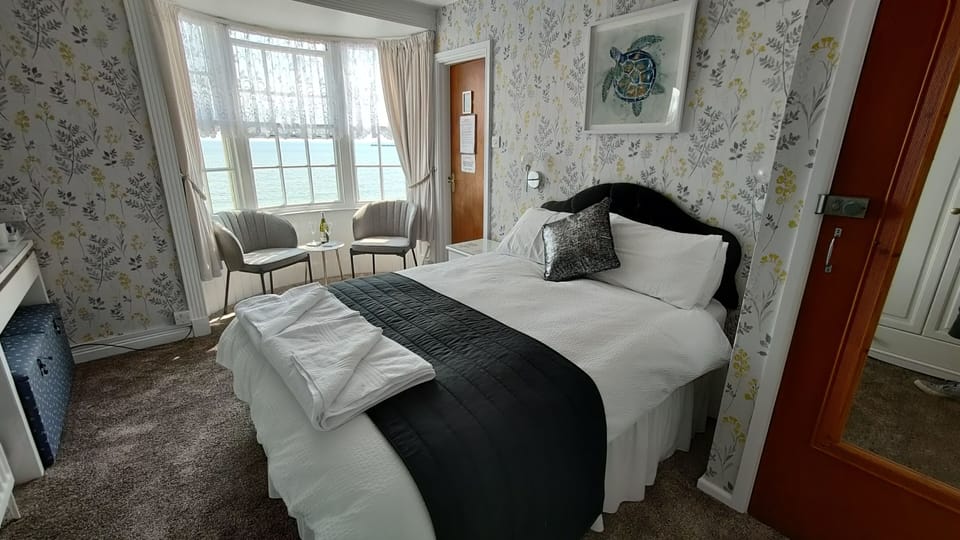 Standard Double Room, Sea View | Iron/ironing board, free WiFi