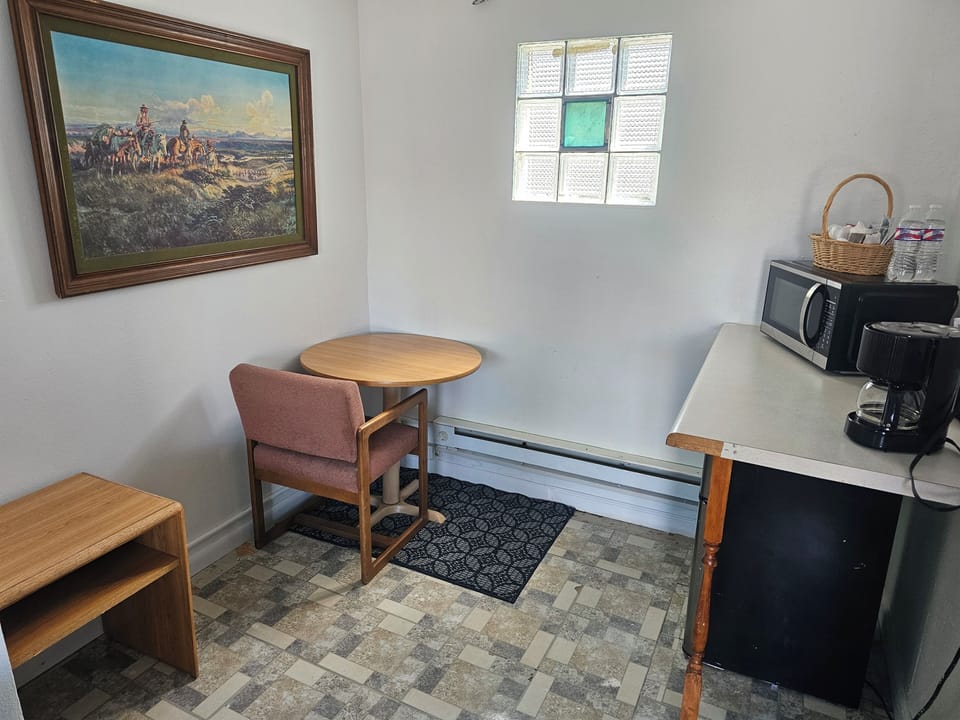 Economy Twin Room, 1 Queen Bed | Free WiFi