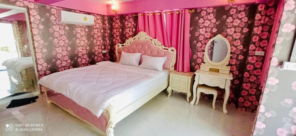 Desk, soundproofing, rollaway beds (surcharge), WiFi (free)