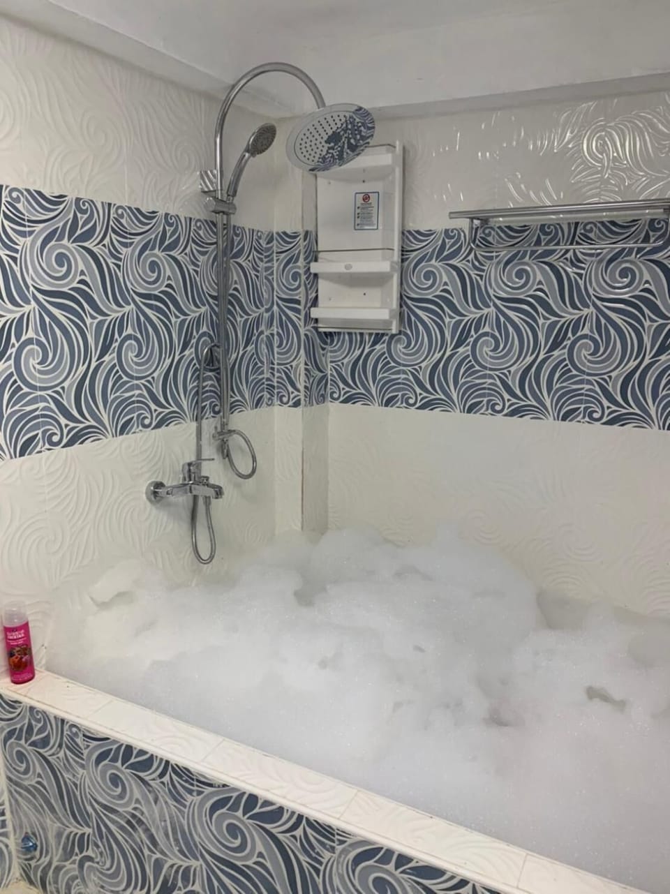 Shower, free toiletries, towels