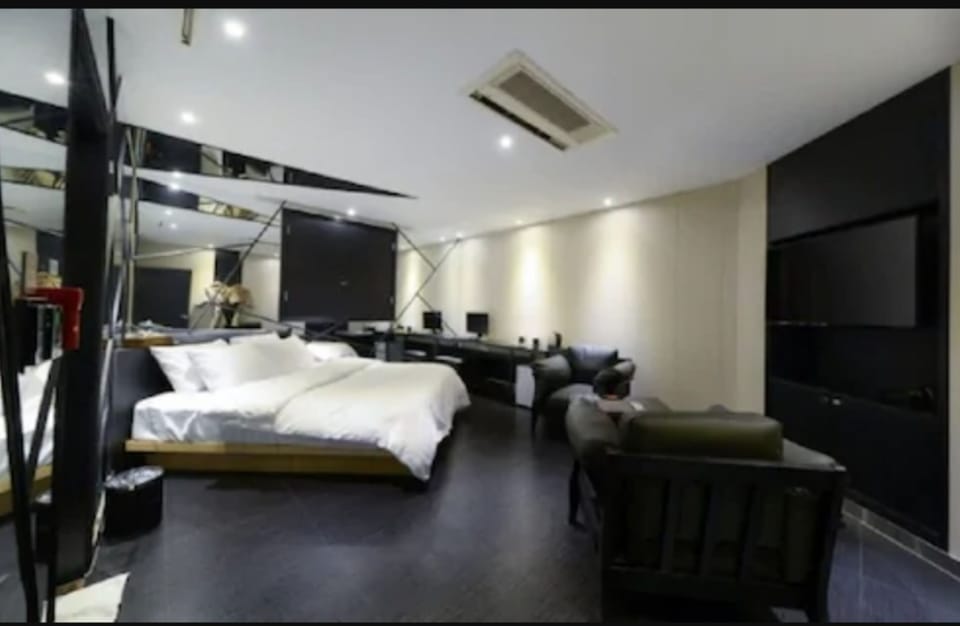 Premium Double Room | Individually decorated, individually furnished, free WiFi