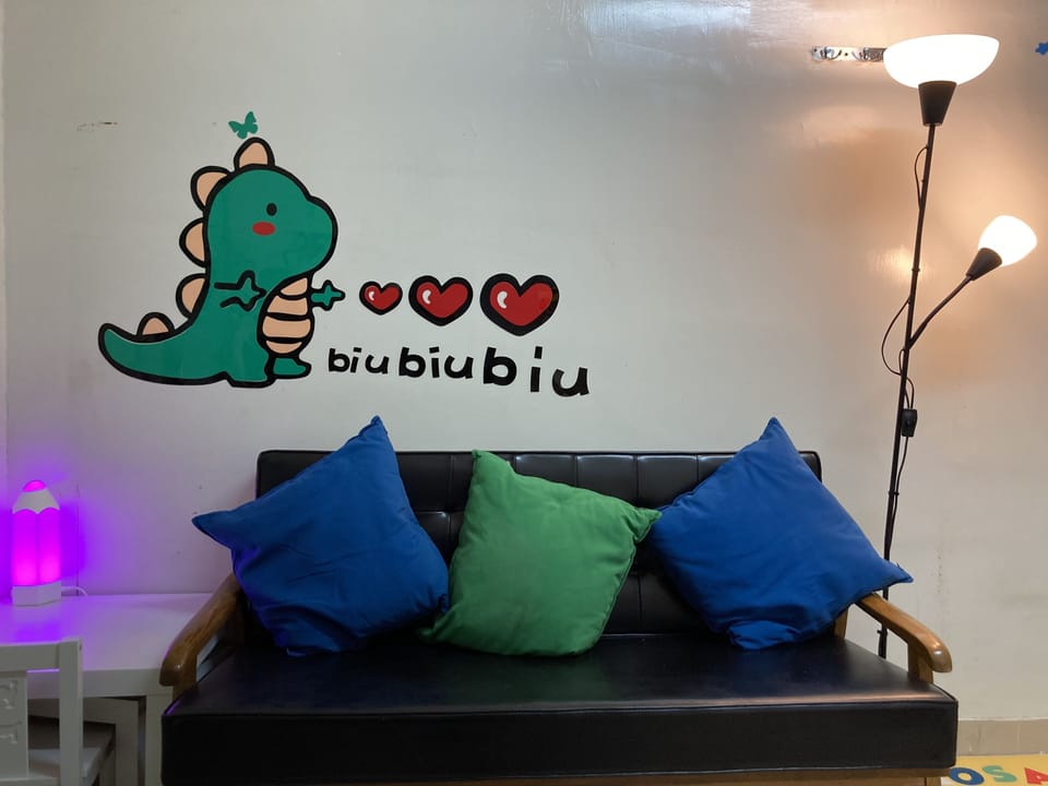 Dino-Themed Room | WiFi (free), bed sheets