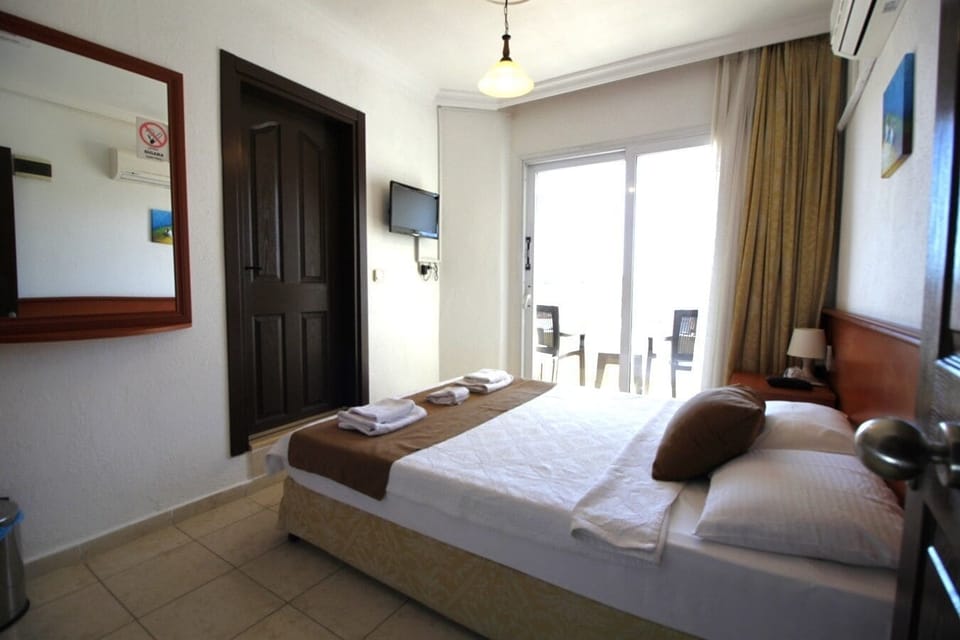 Standard Double or Twin Room | Premium bedding, in-room safe, desk, laptop workspace