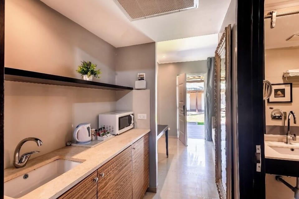 Superior Condo | In-room safe, desk, iron/ironing board, bed sheets
