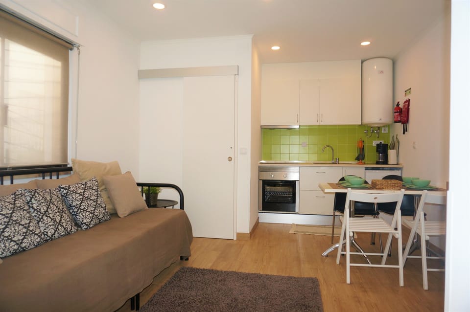 Comfort Apartment, 1 Bedroom, Courtyard View | Living room | Flat-screen TV