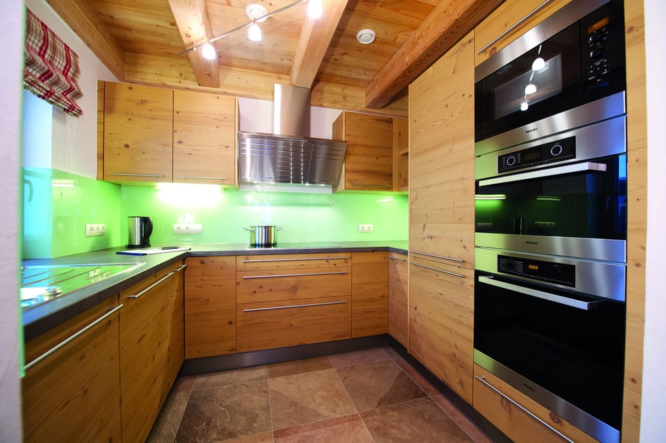 Deluxe Chalet, 4 Bedrooms | Private kitchen | Full-size fridge, microwave, oven, stovetop
