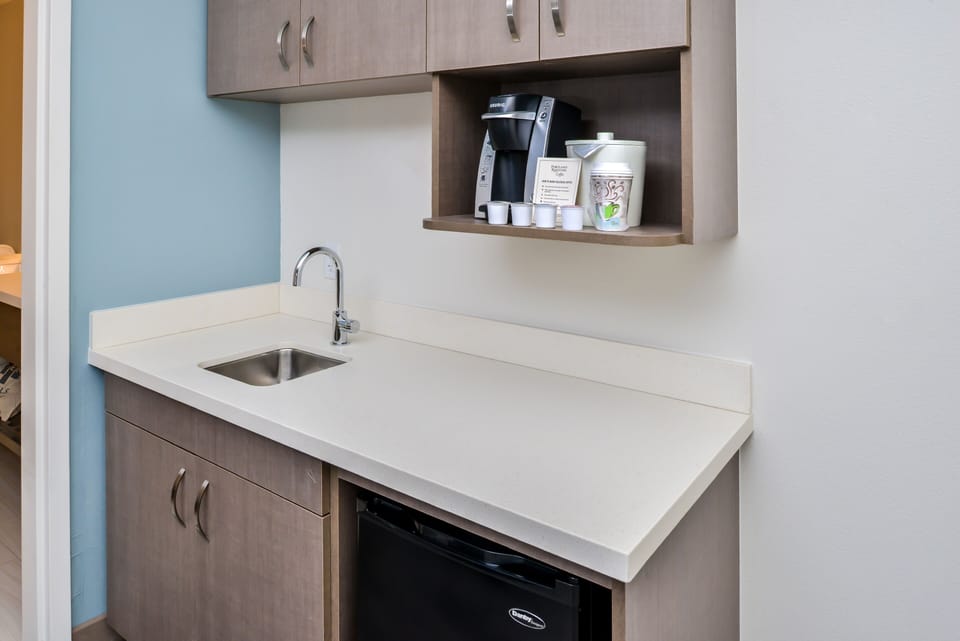 Desk, laptop workspace, iron/ironing board, free WiFi
