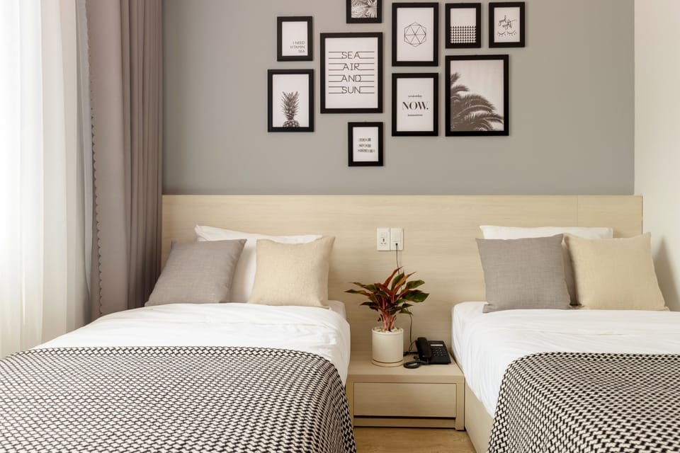 Superior Twin Room | Minibar, desk, blackout drapes, soundproofing