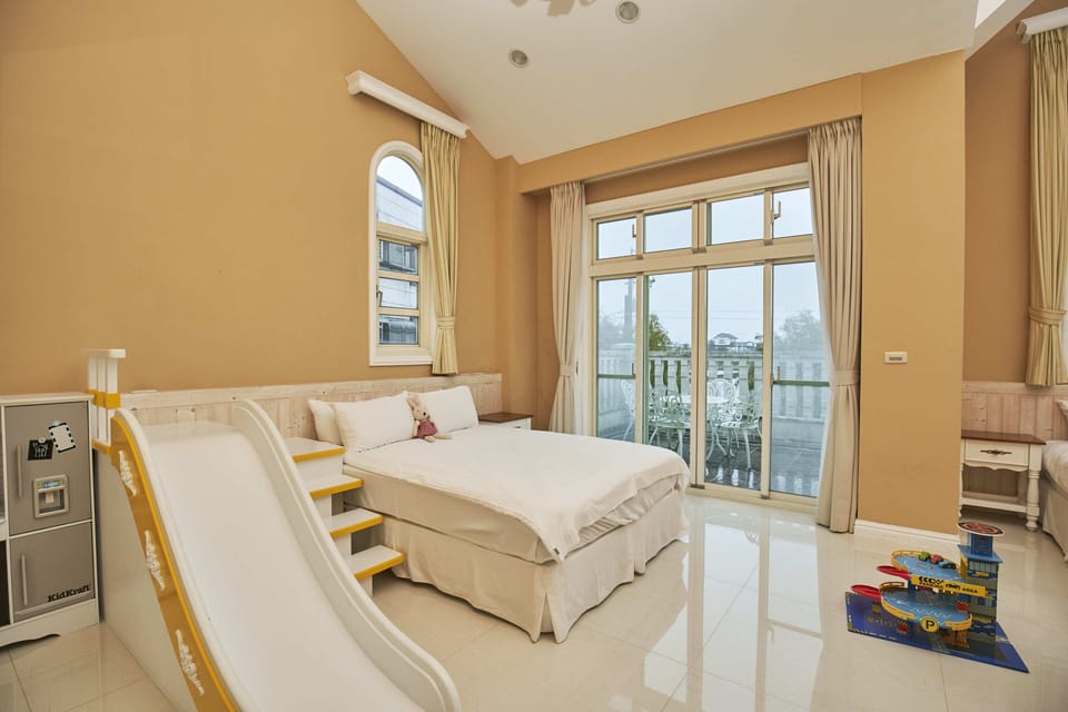 Family Quadruple Room, 2 Double Beds, Mountain View | Desk, blackout drapes, free WiFi, bed sheets
