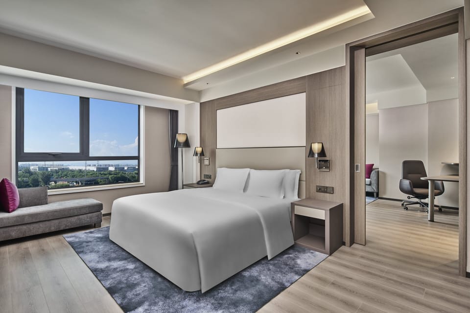 Suite, 1 Bedroom, Club Lounge Access (Lounge Access) | Premium bedding, minibar, in-room safe, desk