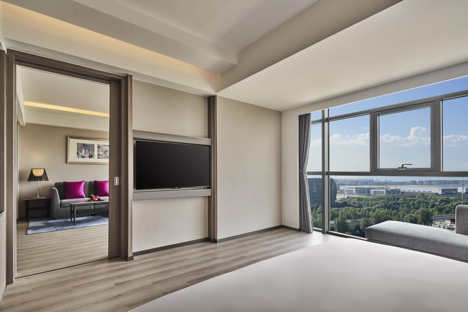 Suite, 1 Bedroom (High Floor, Lounge Access) | Premium bedding, minibar, in-room safe, desk