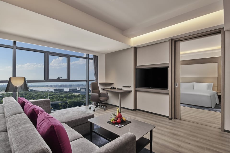 Suite, 1 Bedroom (High Floor, Lounge Access) | Premium bedding, minibar, in-room safe, desk