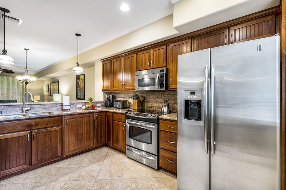 Condo, 2 Bedrooms | Private kitchen | Fridge, microwave, oven, stovetop