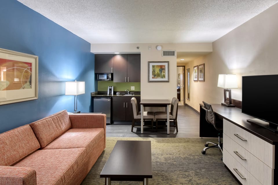 Suite, 1 Bedroom | In-room safe, desk, laptop workspace, soundproofing