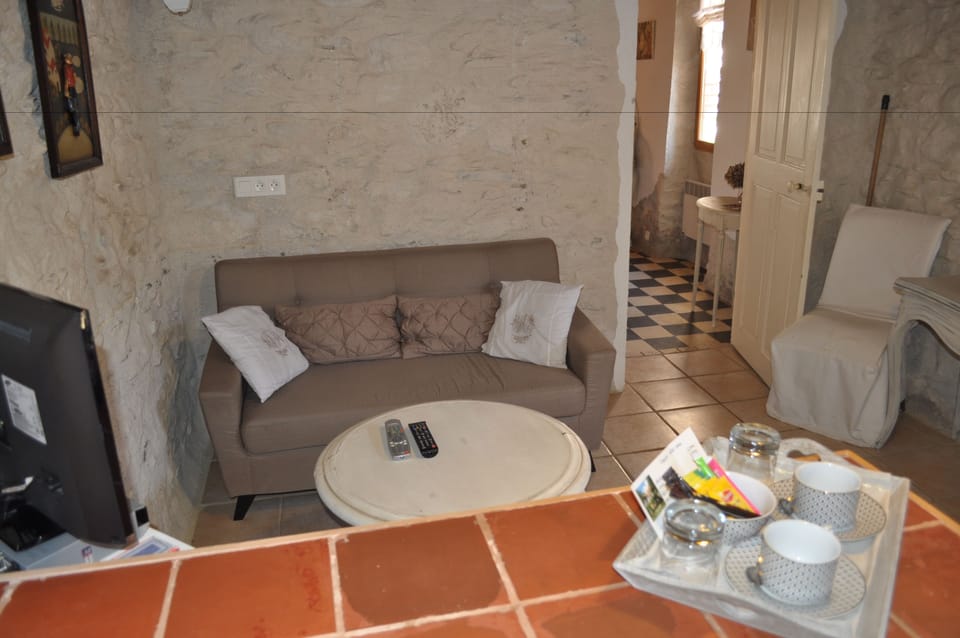 Superior Double Room, Terrace, Garden View | Private kitchen | Fridge, microwave, oven, stovetop