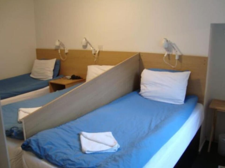 Triple Room | Free WiFi, bed sheets