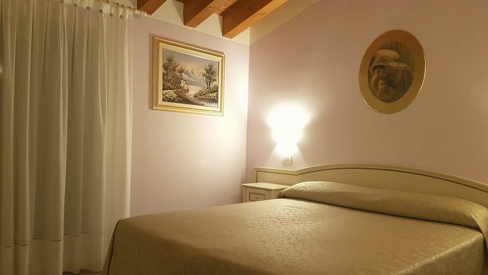 Double or Twin Room | 1 bedroom, Egyptian cotton sheets, premium bedding, desk