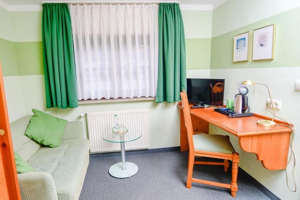 Standard Single Room | Living area | Flat-screen TV