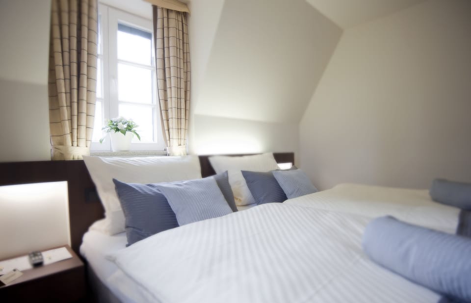 Double Room | Minibar, in-room safe, desk, soundproofing