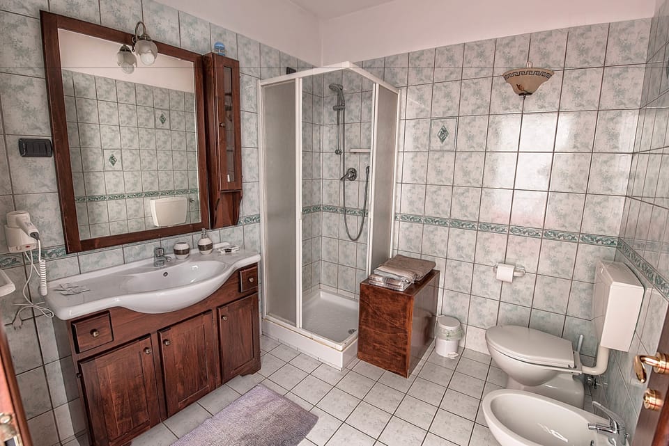 Triple Room, Mountain View | Bathroom | Shower, free toiletries, hair dryer, bathrobes