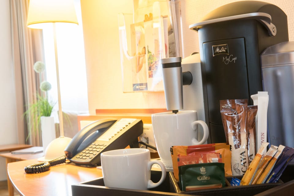 Suite, 1 King Bed | Coffee and/or coffee maker