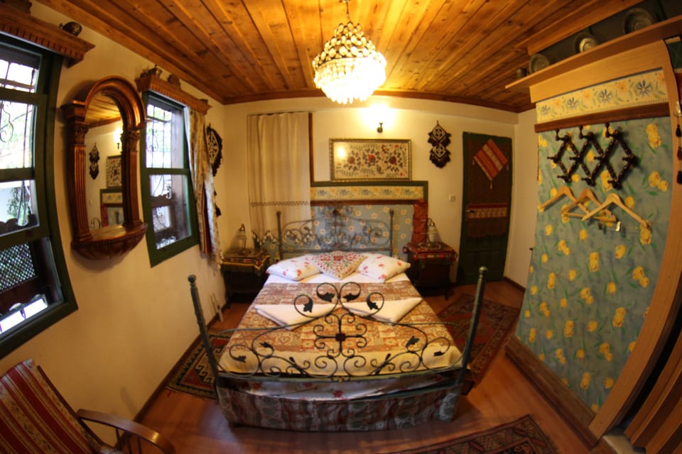 Standard Twin Room, 1 Bedroom | Desk, free WiFi, bed sheets