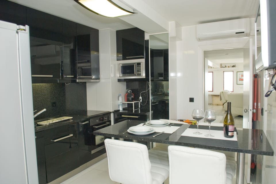 Deluxe Duplex, 3 Bedrooms, Sea View | Private kitchen | Full-size fridge, microwave, oven, stovetop