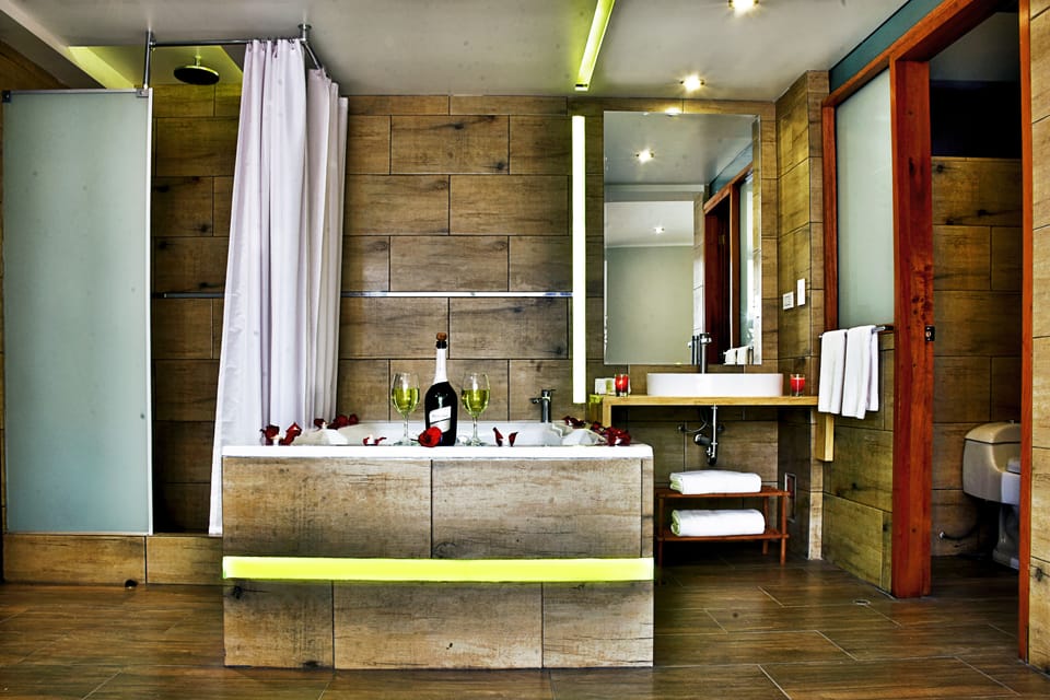 Single Room | Bathroom | Shower, free toiletries, towels