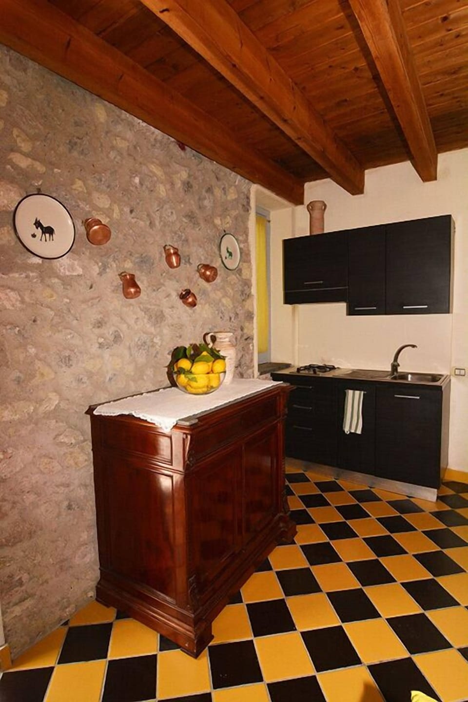 Cottage (accessible by climbing 80 steps) | Living area