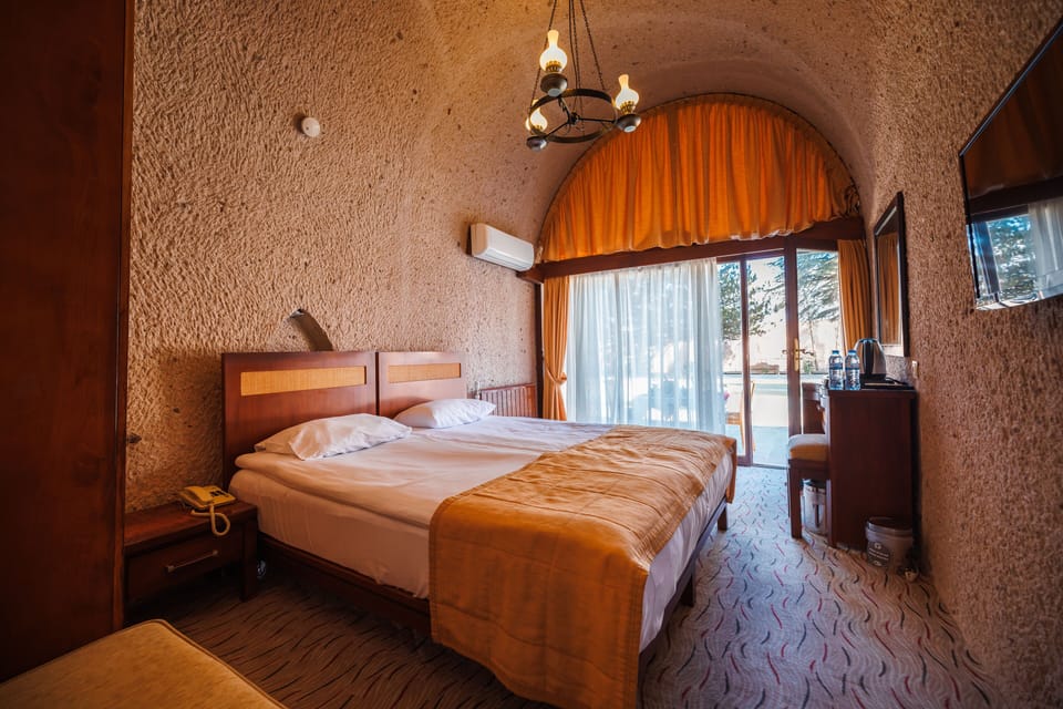 Garden Floor Cave Room | Minibar, blackout drapes, soundproofing, WiFi (free)