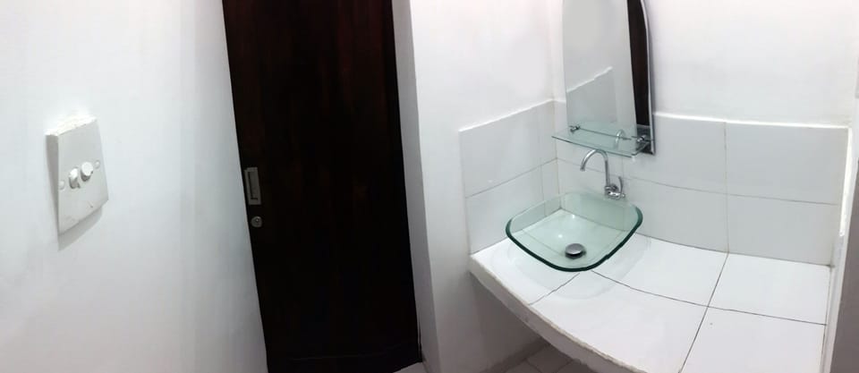 Shower, bidet, towels, toilet paper