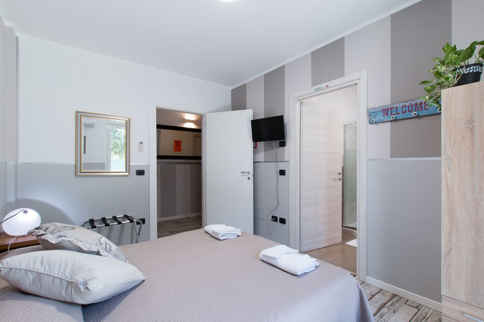 Classic Double Room | Premium bedding, desk, free WiFi, bed sheets