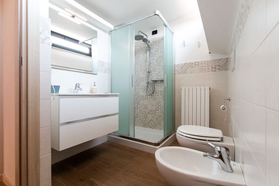 Family Suite, Terrace | Bathroom | Shower, free toiletries, hair dryer, bidet