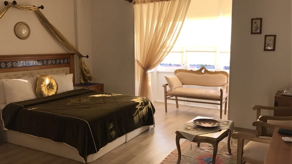 Superior Double Room | Minibar, in-room safe, desk, free WiFi