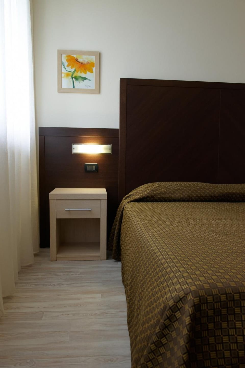 Minibar, desk, free WiFi, bed sheets