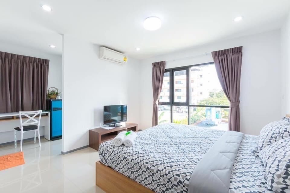 VIP Room  | Desk, blackout drapes, free WiFi, bed sheets