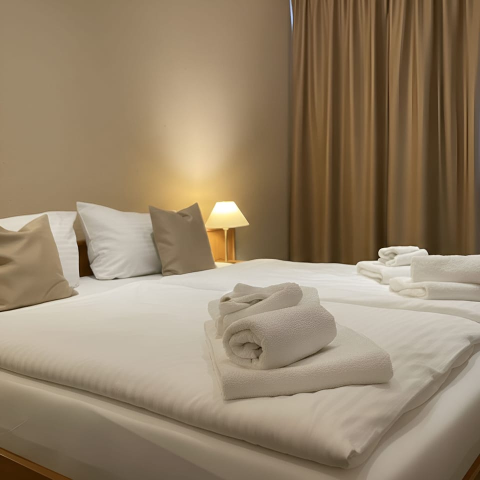 Comfort Double or Twin Room | Minibar, in-room safe, desk, blackout drapes