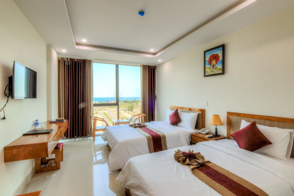 Deluxe Twin Room, 1 Bedroom, Non Smoking, Ocean View | Minibar, in-room safe, desk, soundproofing