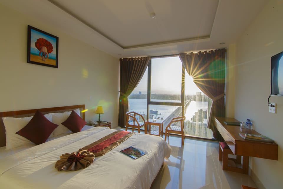 Deluxe Double Room, 1 Bedroom, Non Smoking, City View | Minibar, in-room safe, desk, soundproofing