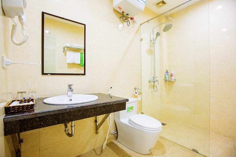 Standard Room | Bathroom | Shower, free toiletries, hair dryer, slippers