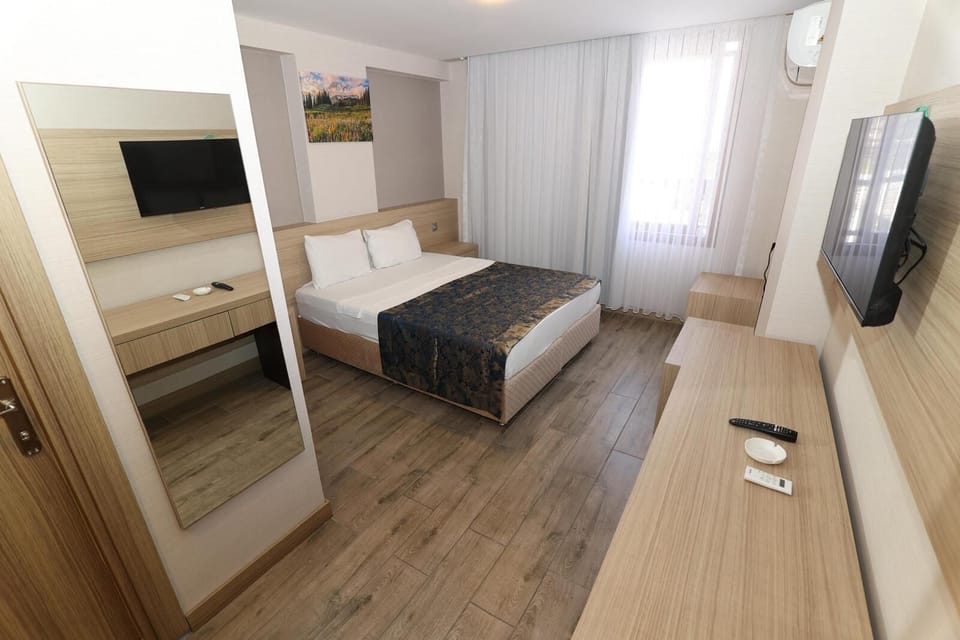 Standard Room | Desk, WiFi (free)