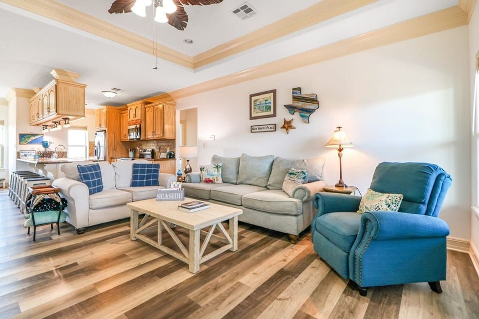 House, 4 Bedrooms | Living area | Smart TV, DVD player