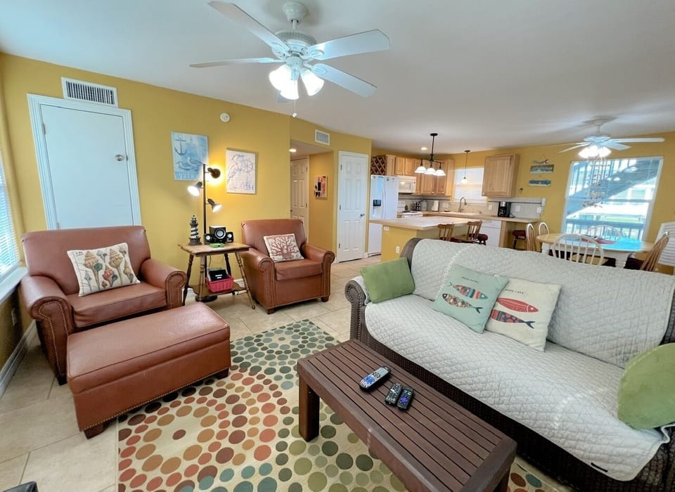 House, 2 Bedrooms | Living room | TV, DVD player, iPod dock