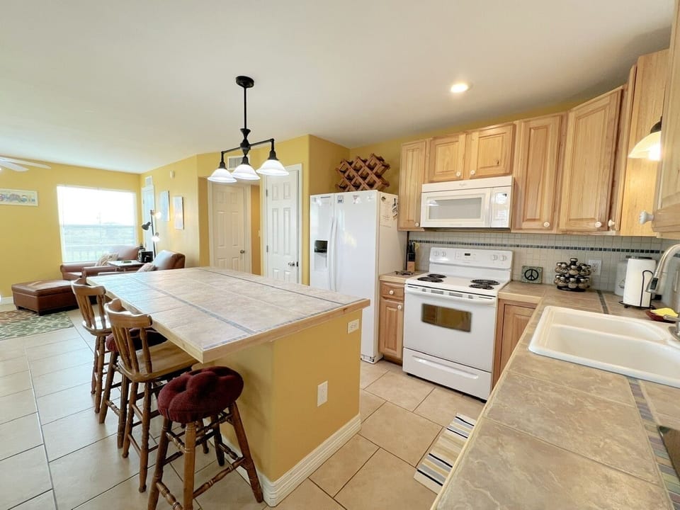 House, 2 Bedrooms | Private kitchen | Fridge, microwave, dishwasher, coffee/tea maker
