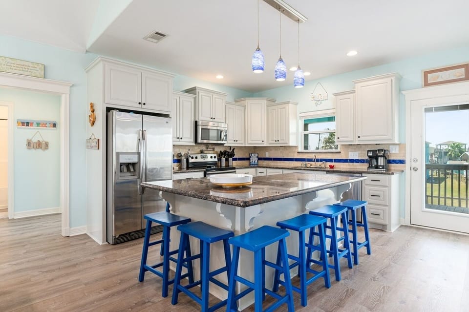 House, 3 Bedrooms | Private kitchen | Fridge, microwave, dishwasher, coffee/tea maker