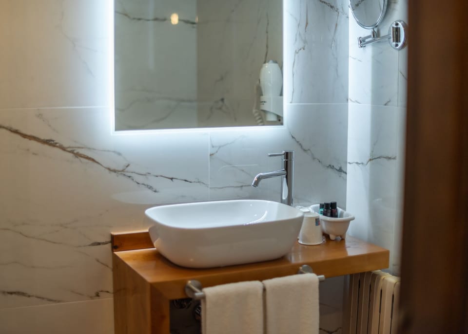 Standard Double or Twin Room | In-room safe, desk, free WiFi, bed sheets