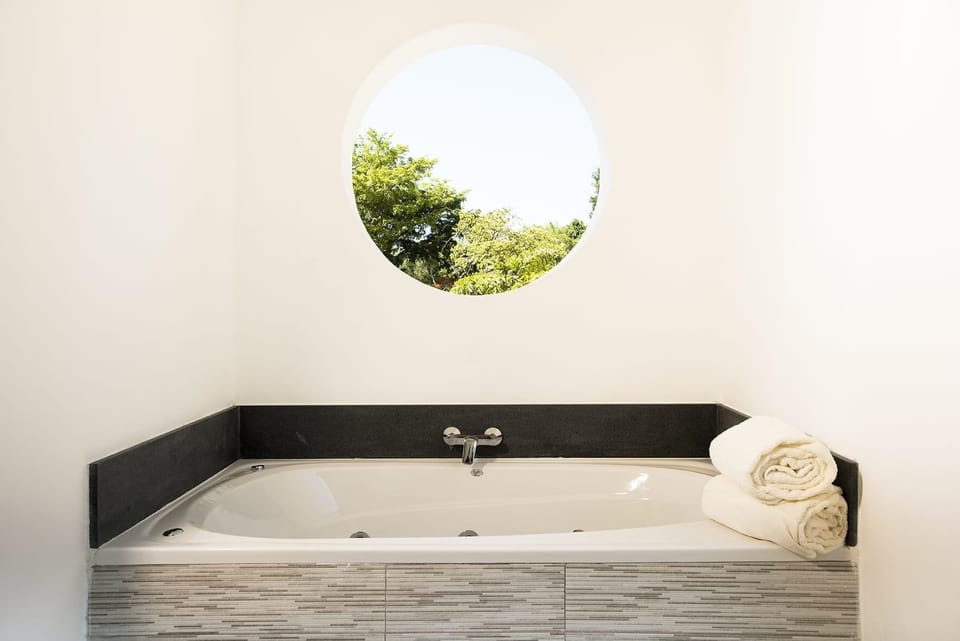 Adults Only Jr. Suite | Bathroom | Shower, free toiletries, hair dryer, slippers