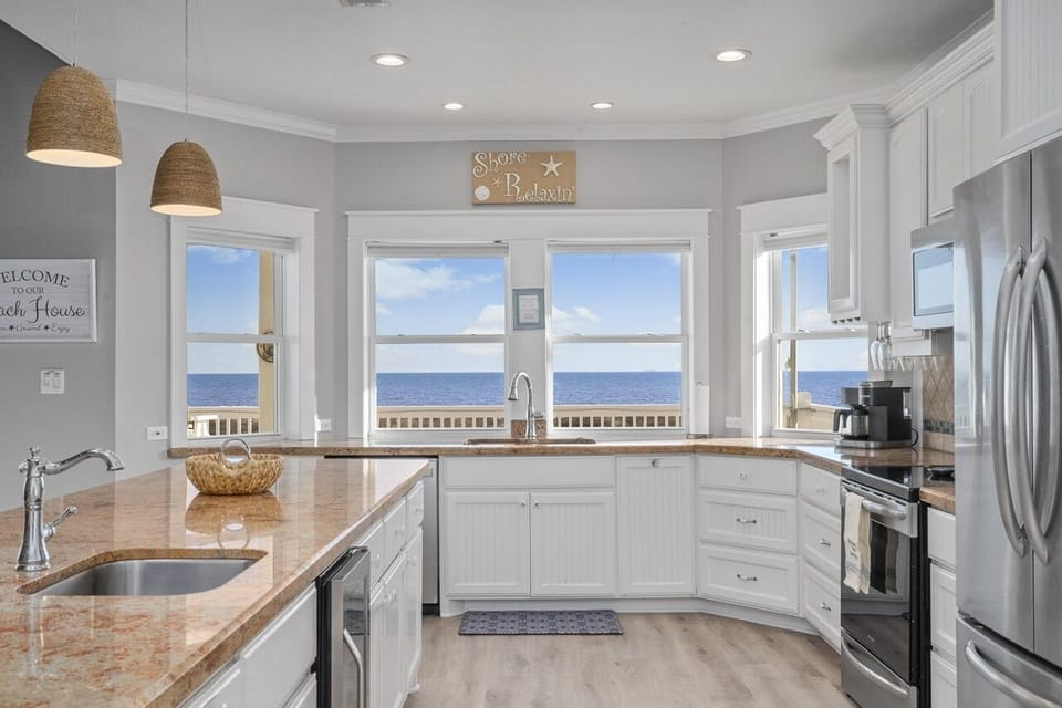 House, 4 Bedrooms | Private kitchen | Fridge, microwave, dishwasher, coffee/tea maker
