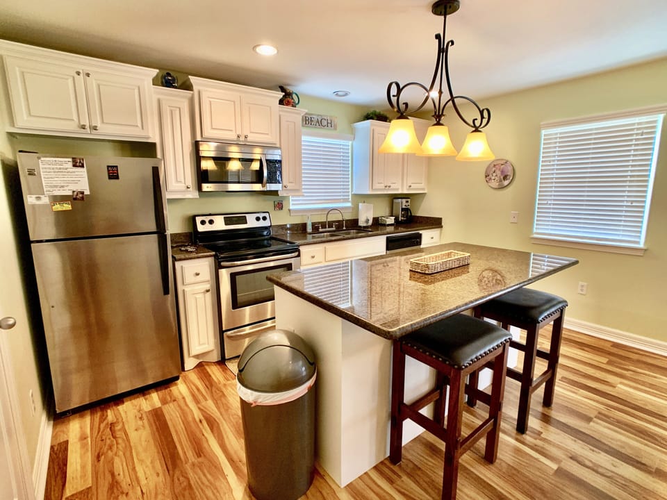 House, 2 Bedrooms | Private kitchen | Fridge, microwave, oven, dishwasher